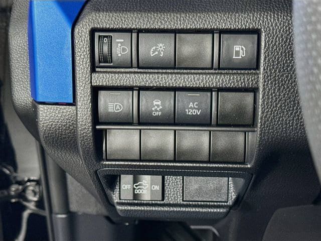 Certified 2025 Toyota Tacoma TRD Off-Road AWD/4WD image 11