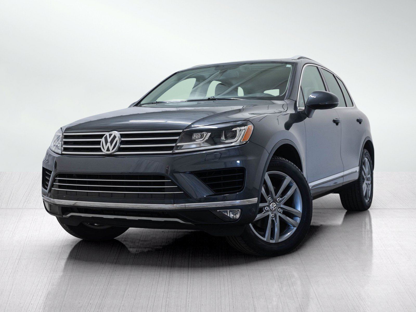 Used 2015 Volkswagen Touareg VR6 AWD/4WD image 1