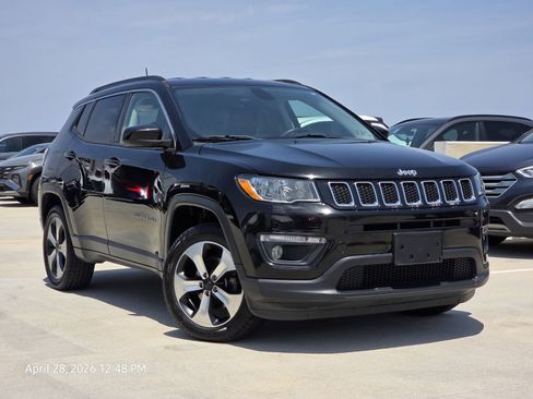 Used 2018 Jeep Compass Latitude w/ Popular Equipment Group AWD/4WD image 1