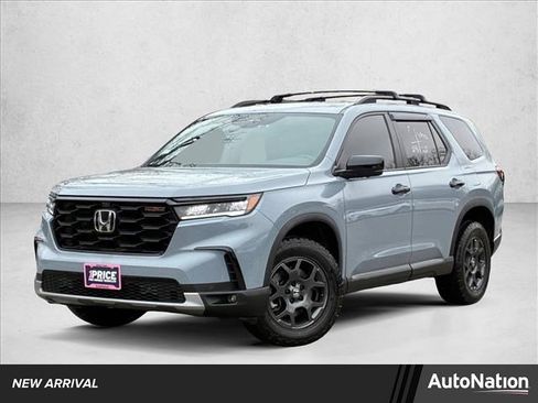 Used 2024 Honda Pilot TrailSport image 1