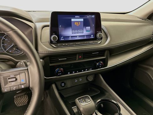 Used 2025 Nissan Rogue SV image 25