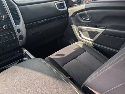 Used 2020 Nissan Titan SV w/ SV Convenience Package RWD image 23