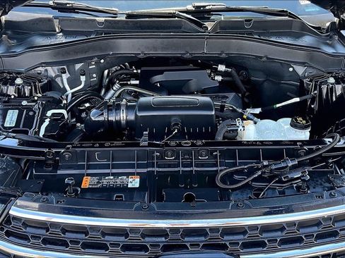 Used 2020 Ford Explorer XLT w/ Equipment Group 202A AWD/4WD image 10