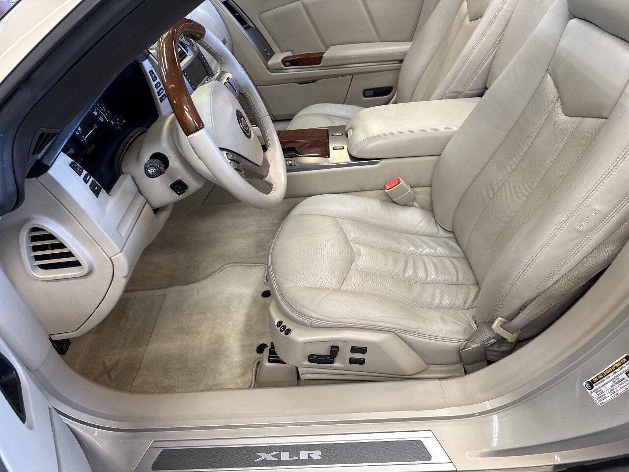 Used 2006 Cadillac XLR RWD image 19