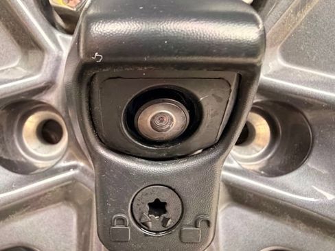Used 2024 Jeep Wrangler Unlimited Sahara w/ Technology Group AWD/4WD image 9