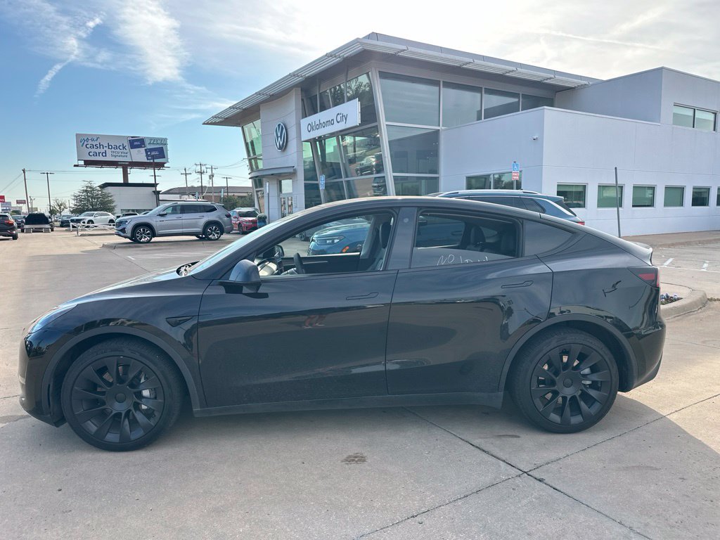 Used 2023 Tesla Model Y Long Range AWD/4WD image 1
