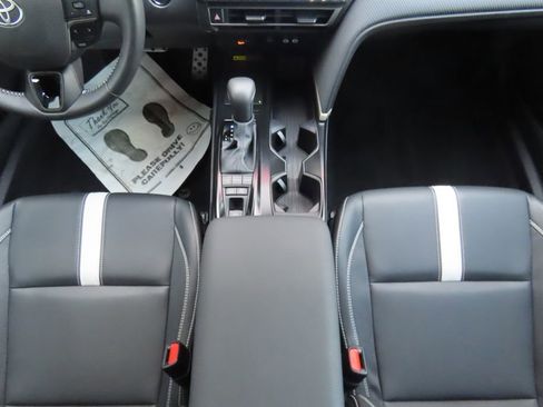 Used 2025 Toyota Camry SE image 16