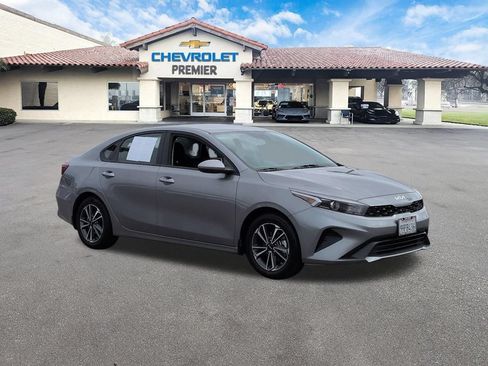 Used 2023 Kia Forte LXS FWD image 2