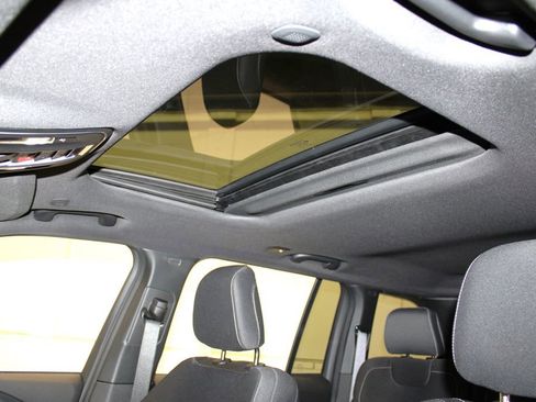 New 2025 Jeep Grand Cherokee Laredo X w/ Luxury Tech Group I image 24