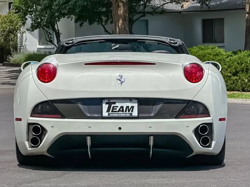 Used 2012 Ferrari California RWD image 5