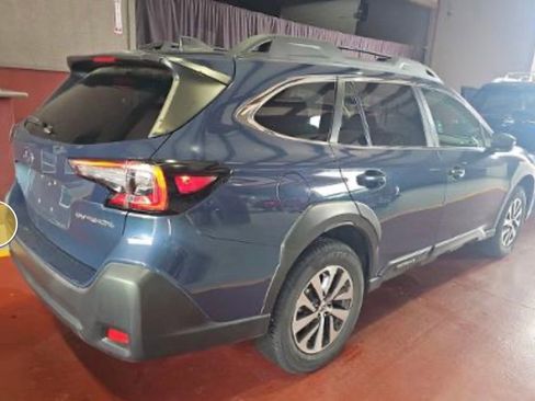 Used 2024 Subaru Outback Premium AWD/4WD image 8