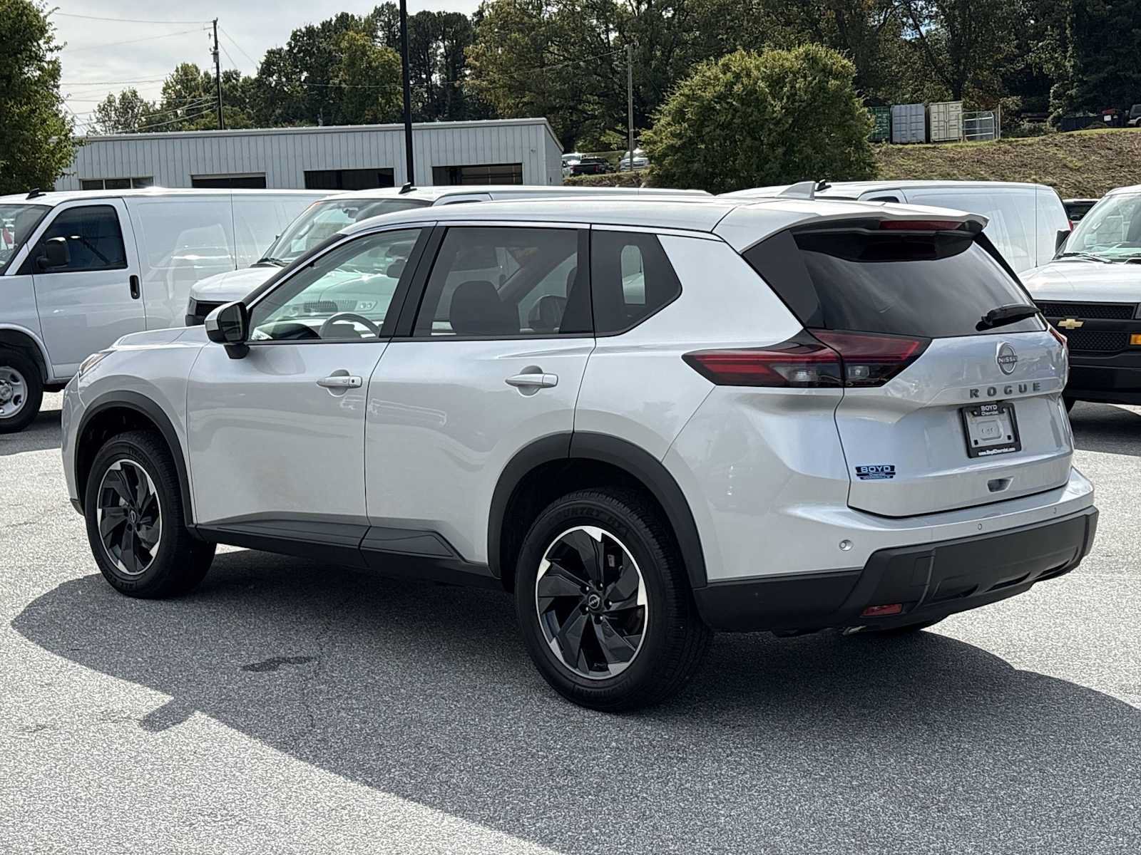 Used 2025 Nissan Rogue SV FWD image 8