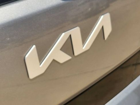 Certified 2025 Kia Soul LX w/ LX Technology Package FWD image 11