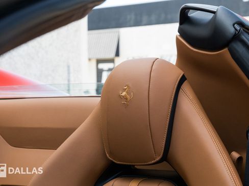 Used 2023 Ferrari 812 GTS Base image 25