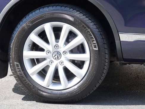 Used 2012 Volkswagen Touareg Sport AWD/4WD image 22