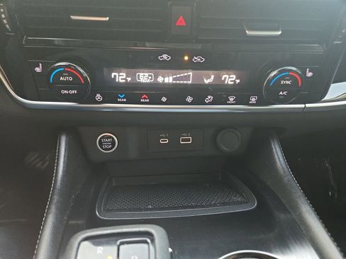 Used 2023 Nissan Rogue SL w/ SL Premium Package image 20