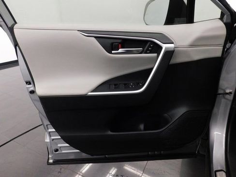 Used 2019 Toyota RAV4 Limited image 23