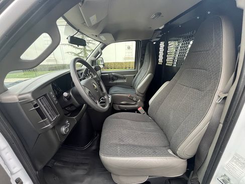Used 2024 Chevrolet Express 2500 w/ Driver Convenience Package image 17