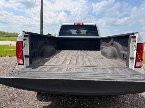 Used 2017 RAM 2500 Tradesman w/ Chrome Appearance Group AWD/4WD image 7