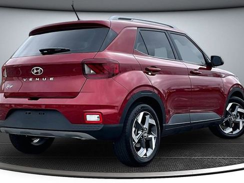 Used 2024 Hyundai Venue Limited image 6