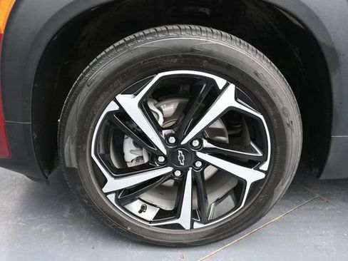 Used 2021 Chevrolet TrailBlazer RS w/ Technology Package FWD image 22