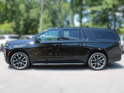 Used 2025 Chevrolet Suburban RST w/ RST Capability Package AWD/4WD image 5