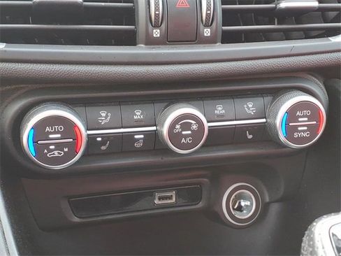 Used 2023 Alfa Romeo Giulia Veloce image 10