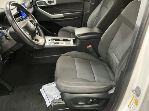 Used 2022 Ford Explorer XLT image 13