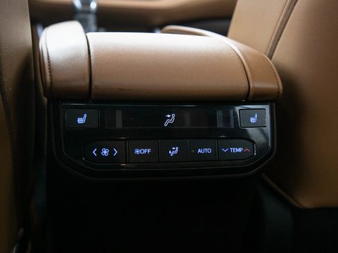 Used 2020 Toyota Highlander Platinum AWD/4WD image 17