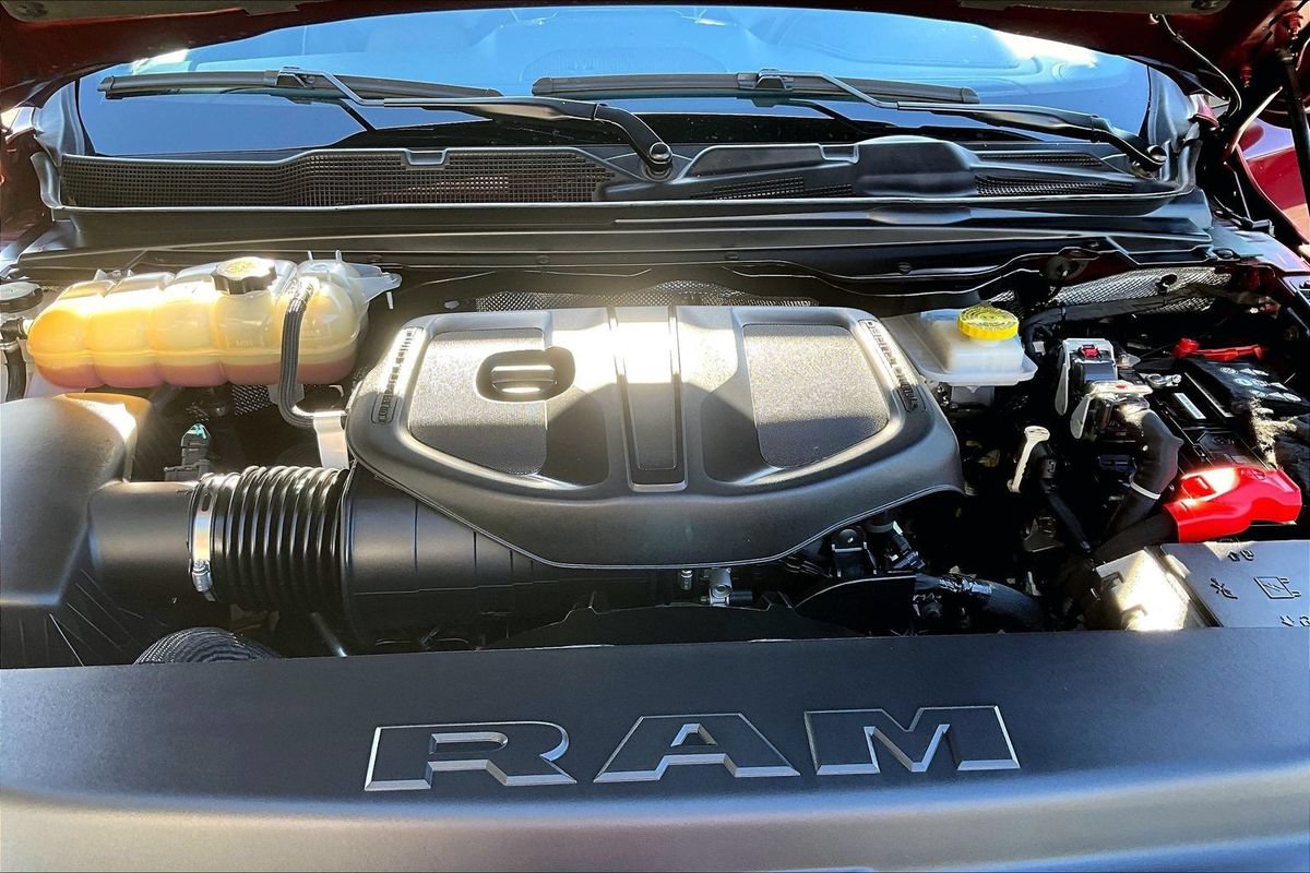 Used 2025 RAM 1500 Laramie AWD/4WD image 33