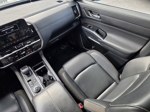 Used 2024 Nissan Pathfinder SL image 15