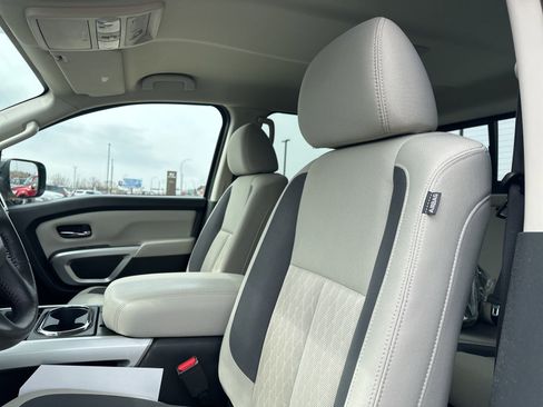 Used 2021 Nissan Titan SV w/ SV Convenience Package image 11