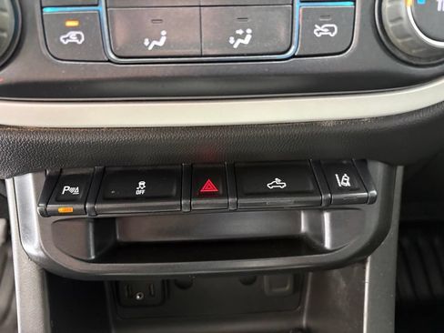 Used 2022 Chevrolet Colorado LT w/ Fleet Safety Package RWD image 9