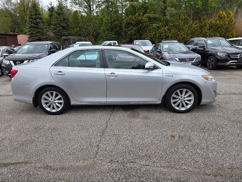 Used 2014 Toyota Camry XLE w/ Leather Package FWD image 7