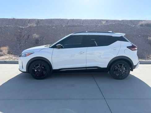 Used 2023 Nissan Kicks SR w/ SR Premium Package FWD image 5