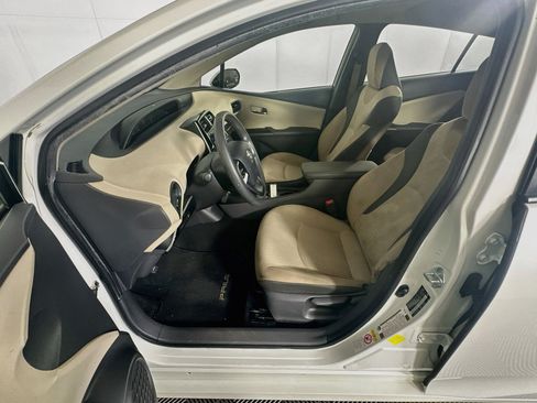 Used 2016 Toyota Prius Two FWD image 13