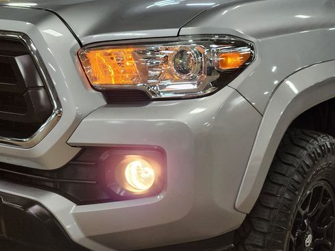 Used 2022 Toyota Tacoma SR5 RWD image 14