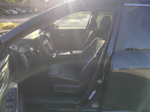 Used 2024 Nissan Rogue SV FWD image 5