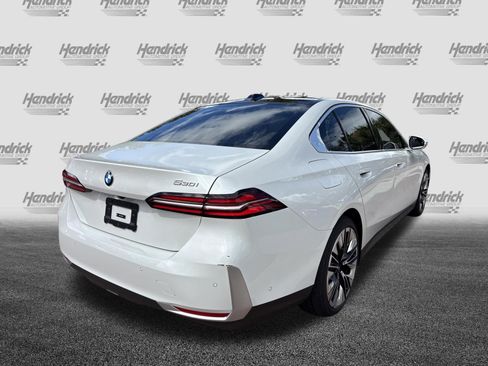 Used 2026 BMW 530i w/ Premium Package RWD image 10