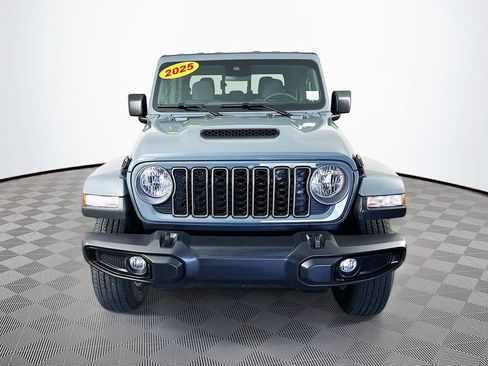 Certified 2025 Jeep Gladiator Sport AWD/4WD image 4
