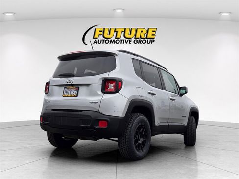Used 2015 Jeep Renegade Latitude image 4