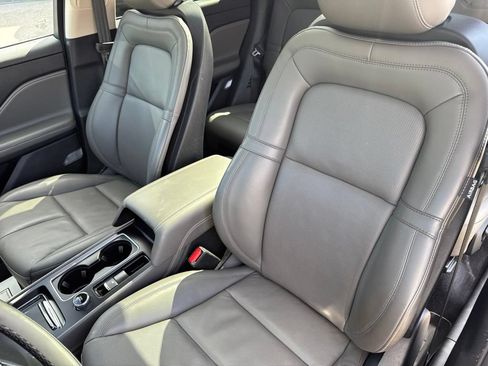 Used 2023 Lincoln Corsair Reserve AWD/4WD image 17