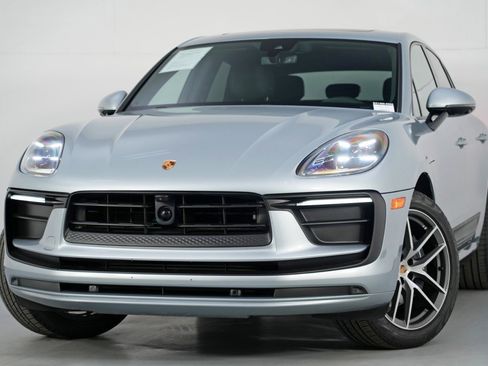 Used 2023 Porsche Macan image 3