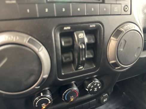 Used 2015 Jeep Wrangler Unlimited Sport w/ Quick Order Package 24S AWD/4WD image 58
