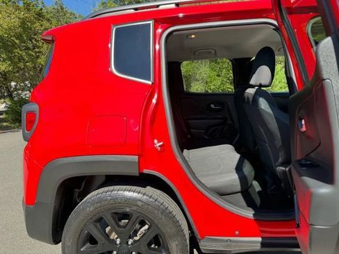 Used 2018 Jeep Renegade Altitude image 24