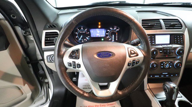 Used 2014 Ford Explorer XLT AWD/4WD image 16