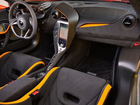 Used 2024 McLaren 750S Spider RWD image 10