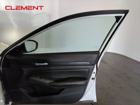 Used 2025 Nissan Altima 2.5 SV image 36