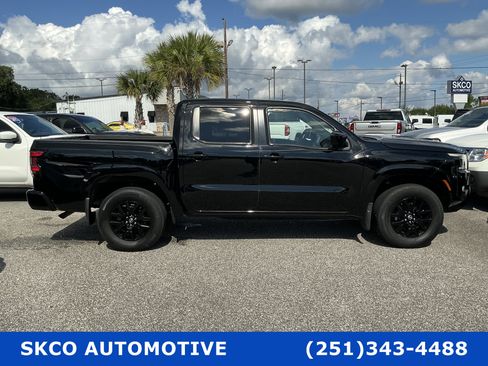 Used 2023 Nissan Frontier SV w/ Midnight Edition Package AWD/4WD image 6
