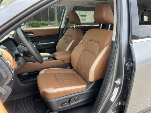 New 2026 Nissan Pathfinder Platinum AWD/4WD image 16
